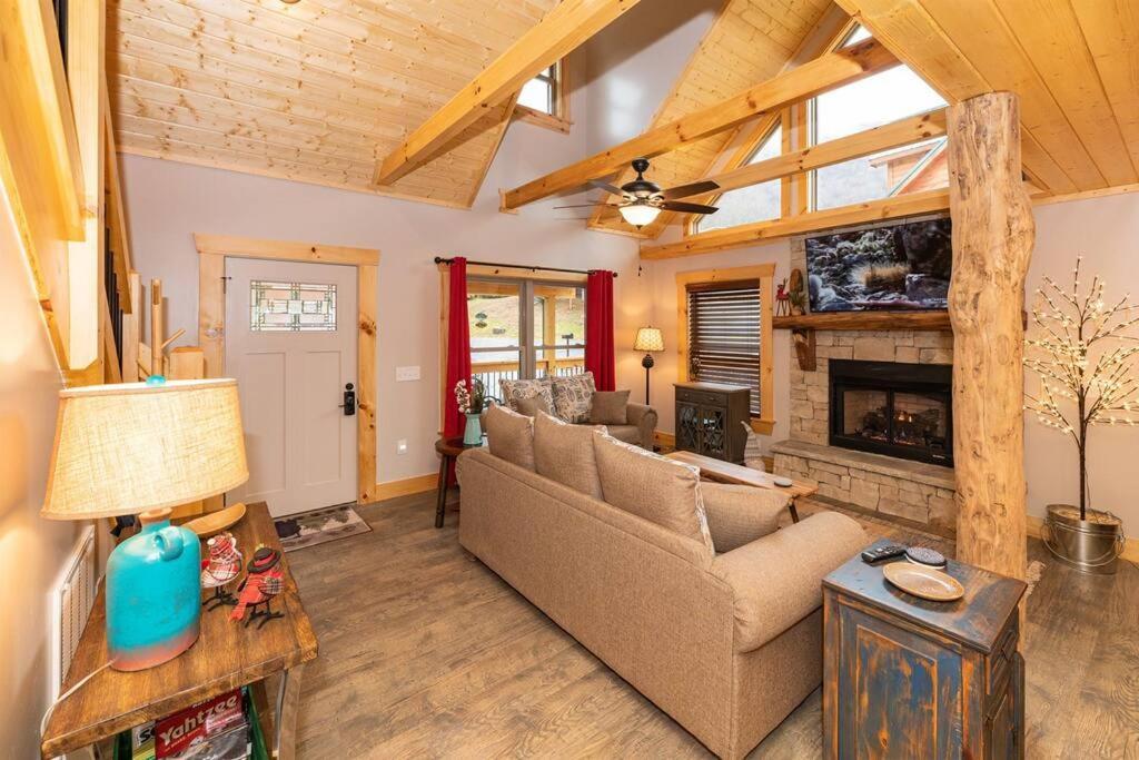 The Snow Owl Cabin Maggie Valley Exterior photo