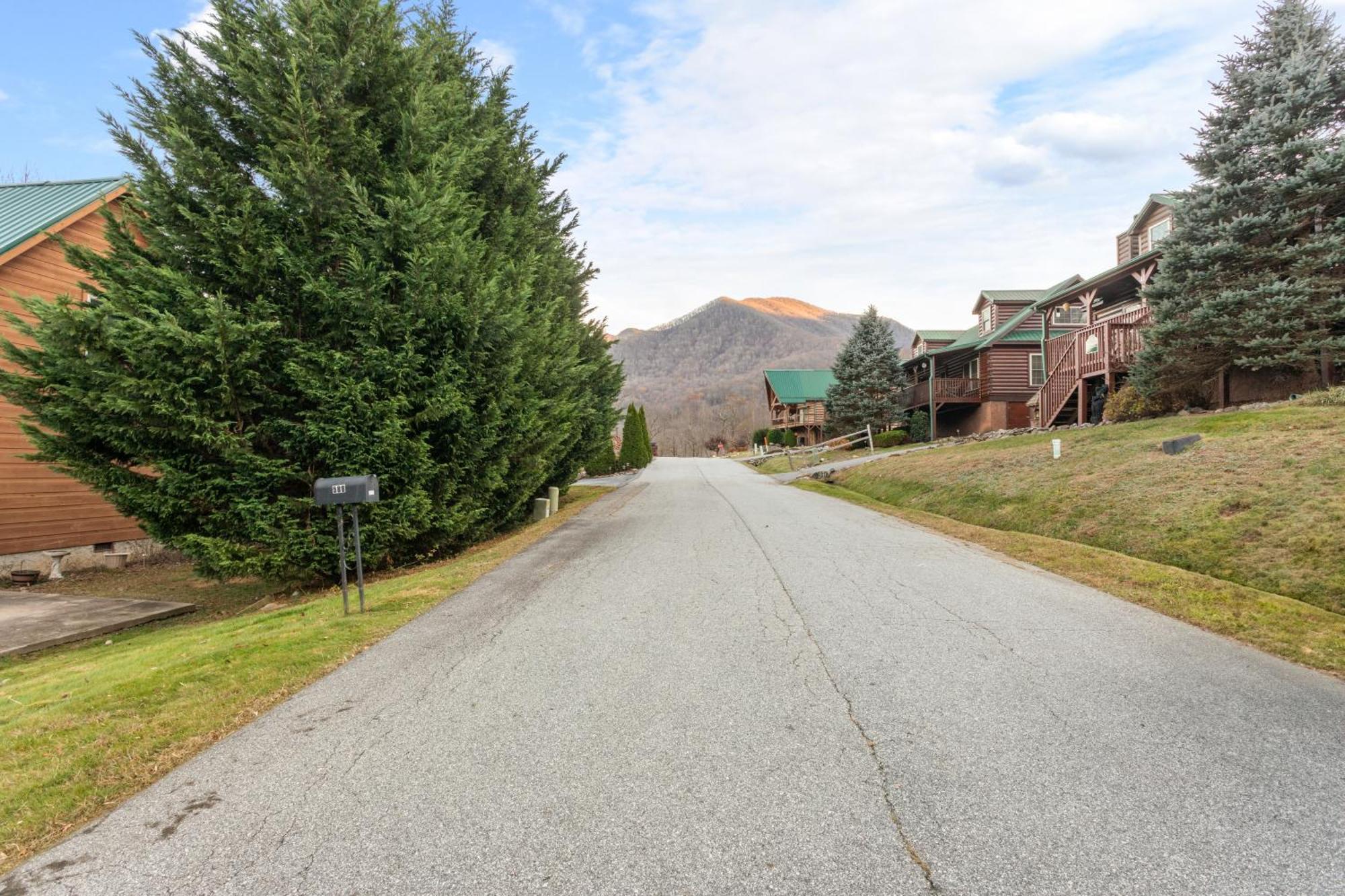 The Snow Owl Cabin Maggie Valley Exterior photo